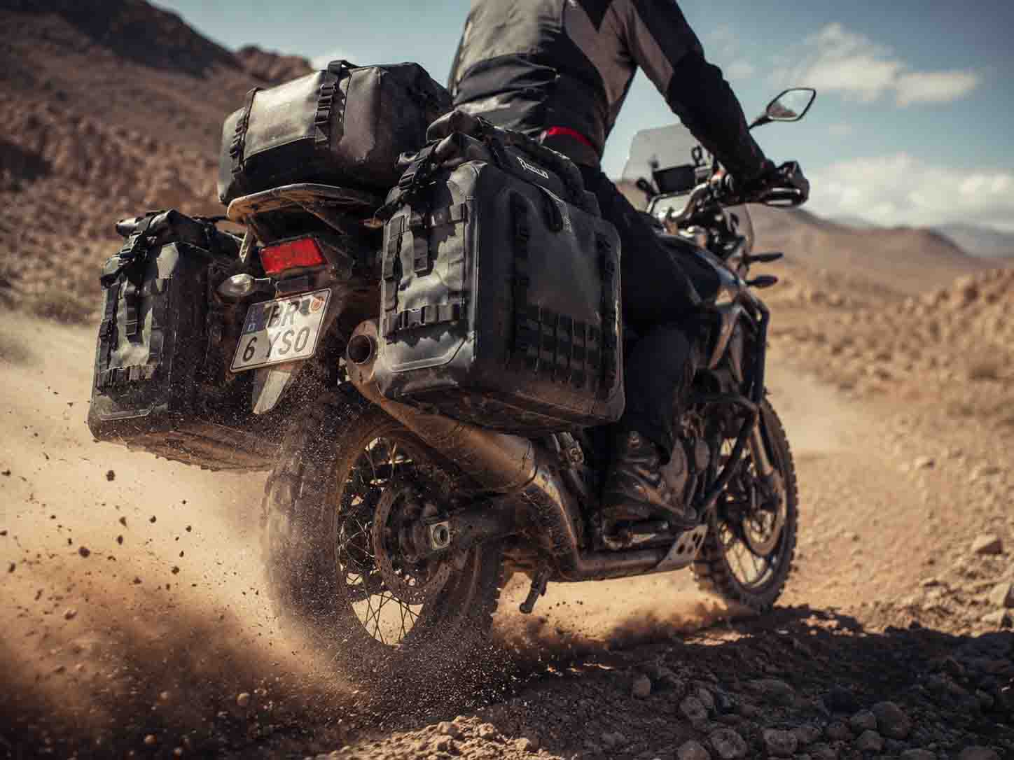 Engineering for the extremes: OEM vattentätt motorcykelbagage som överlever kraschen